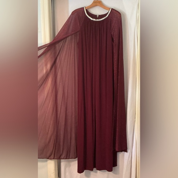 R&M Richards Dresses & Skirts - Elegant Burgundy sleeveless Evening Dress with glittery cape